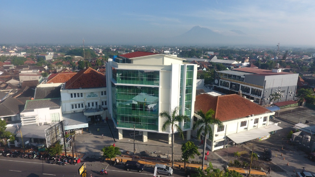 RSU Cakra Husada Klaten Background