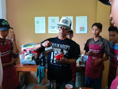 Foto Kegiatan 3 - Merapi School
